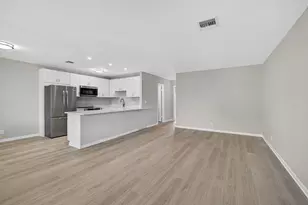 42 Easthampton B, West Palm Beach, FL 33417 - Photo 3