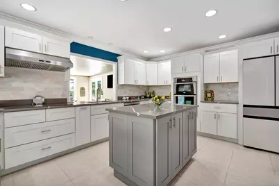 11 Berwick Road NE, Palm Beach Gardens, FL 33418 - Photo 13