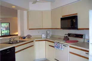 6070 SE Martinique Dr, Stuart, FL 34997 - Photo 5