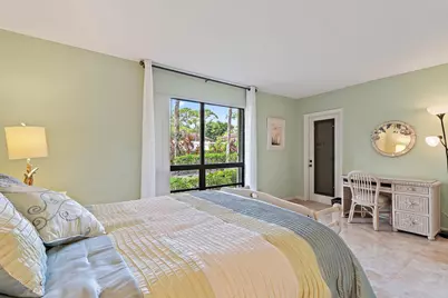 413 Brackenwood Lane S, Palm Beach Gardens, FL 33418 - Photo 23