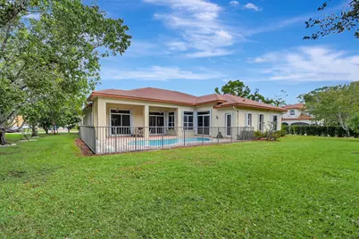 8123 Woodslanding Trail, West Palm Beach, FL 33411 - Photo 37