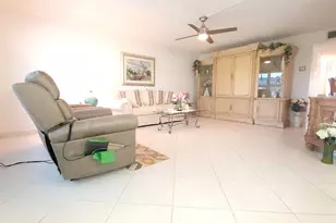 209 Greenbrier A, West Palm Beach, FL 33417 - Photo 3