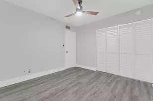 200 Jacaranda Country Club Dr, Plantation, FL 33324 - Photo 25