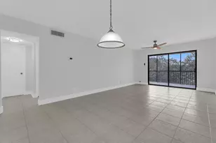 200 Jacaranda Country Club Dr, Plantation, FL 33324 - Photo 3