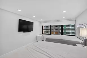 5225 Collins Ave, Miami Beach, FL 33140 - Photo 11