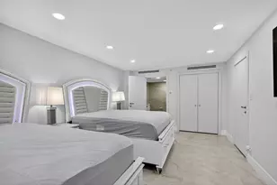 5225 Collins Ave, Miami Beach, FL 33140 - Photo 13