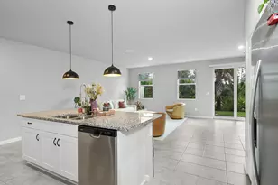 5766 SE Edgewater Cir, Stuart, FL 34997 - Photo 9