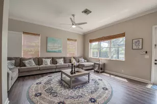 410 Cresta Cir, West Palm Beach, FL 33413 - Photo 11