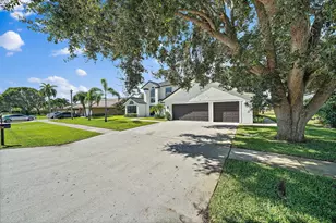 1878 Lynton Cir, Wellington, FL 33414 - Photo 3