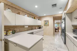 13 Sloans Curve Dr, Palm Beach, FL 33480 - Photo 15