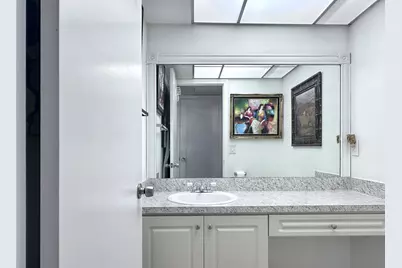 208 Wellington E, West Palm Beach, FL 33417 - Photo 5