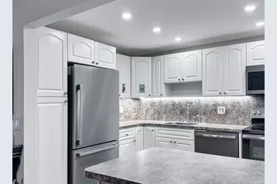 208 Wellington E, West Palm Beach, FL 33417 - Photo 3