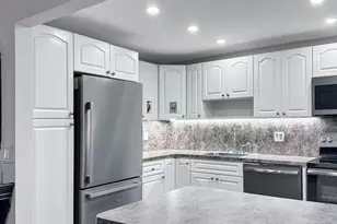 208 Wellington E, West Palm Beach, FL 33417 - Photo 3