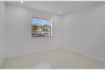315 NW 36th Avenue, Deerfield Beach, FL 33442 - Photo 15