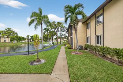 340 Pine Ridge Circle #B-2, Greenacres, FL 33463 - Photo 3