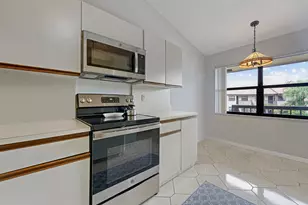 7681 Tahiti Ln, Lake Worth, FL 33467 - Photo 5