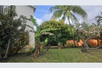 8741 SW 10th Street, Pembroke Pines, FL 33025 - Photo 15