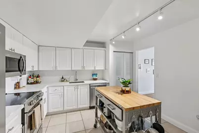 721 N Pine Island #406, Plantation, FL 33324 - Photo 9