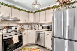 342 Pine Ridge Cir, Greenacres, FL 33463 - Photo 17