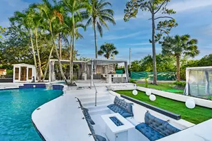 377 Squire Dr, Wellington, FL 33414 - Photo 9