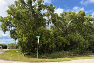 574 SE Nome Dr, Port Saint Lucie, FL 34984 - Photo 1