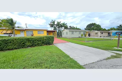 632 SW 13th Street, Belle Glade, FL 33430 - Photo 1