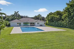 8 Woodbrook Cir, West Palm Beach, FL 33401 - Photo 9