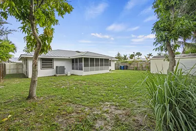 1915 Eucalyptus Avenue, Fort Pierce, FL 34949 - Photo 23