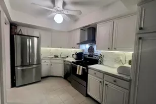 2425 Presidential Way, West Palm Beach, FL 33401 - Photo 9