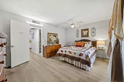 200 Village Green Circle E #202, Lake Worth Beach, FL 33461 - Photo 11