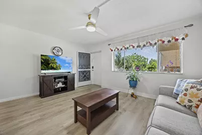 200 Village Green Circle E #202, Lake Worth Beach, FL 33461 - Photo 5