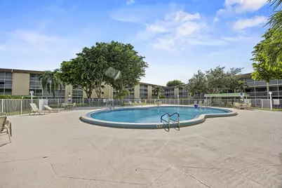 200 Village Green Circle E #202, Palm Springs, FL 33461 - Photo 23