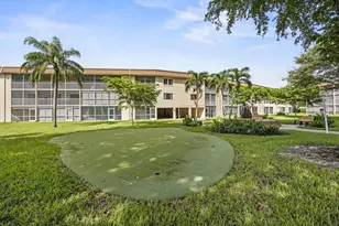 200 Village Green Cir E, Palm Springs, FL 33461 - Photo 25