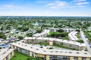 200 Village Green Cir E, Lake Worth Beach, FL 33461 - Photo 31