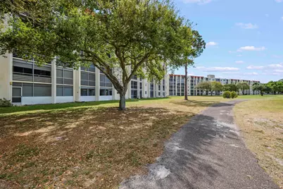 3871 Via Poinciana #104, Lake Worth, FL 33467 - Photo 19