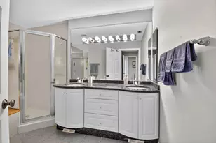 102 Half Moon Cir, Hypoluxo, FL 33462 - Photo 23