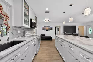 407 Highwood Cir, Jupiter, FL 33458 - Photo 9