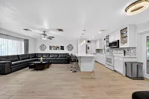 407 Highwood Cir, Jupiter, FL 33458 - Photo 3