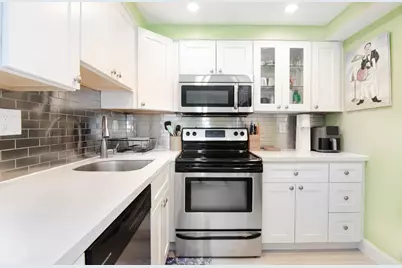 760 Executive Center Drive #24, West Palm Beach, FL 33401 - Photo 5