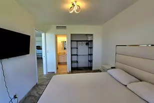 20335 W Country Club Dr, Aventura, FL 33180 - Photo 11