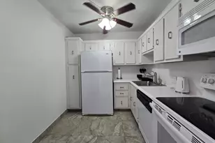 20335 W Country Club Dr, Aventura, FL 33180 - Photo 15