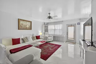 114 Somerset F, West Palm Beach, FL 33417 - Photo 5