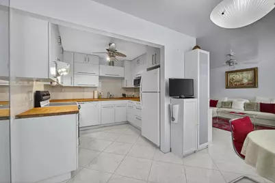 114 Somerset F, West Palm Beach, FL 33417 - Photo 9