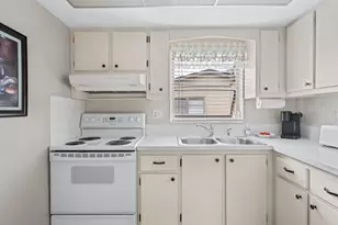 2822 Crosley Dr W, West Palm Beach, FL 33415 - Photo 9