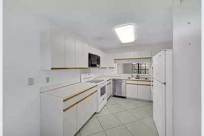 4725 Lucerne Lakes Boulevard E #411, Lake Worth, FL 33467 - Photo 7