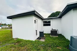 1865 W Chatham Rd, West Palm Beach, FL 33415 - Photo 5