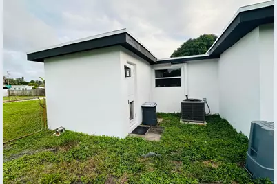 1865 W Chatham Road, West Palm Beach, FL 33415 - Photo 5
