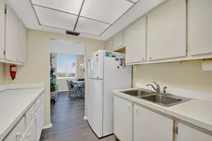 125 Ocean Ave, Palm Beach Shores, FL 33404 - Photo 9