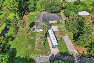 8011 45th Way N, Palm Beach Gardens, FL 33418 - Photo 1