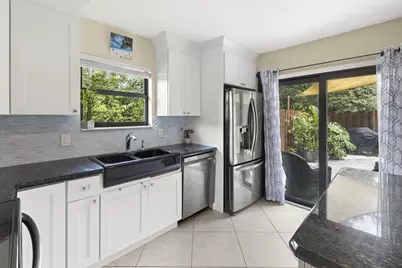 110 N Delaware Boulevard #18a, Jupiter, FL 33458 - Photo 11